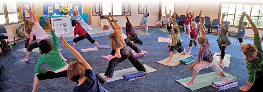Una clase de Ananda Yoga
